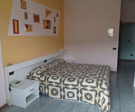Hotel Stazione Паратіко Екстер'єр фото