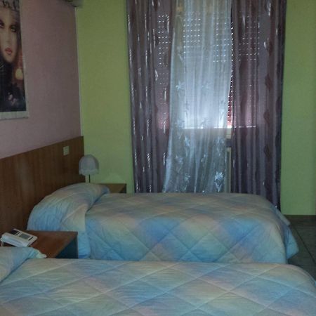 Hotel Stazione Паратіко Екстер'єр фото