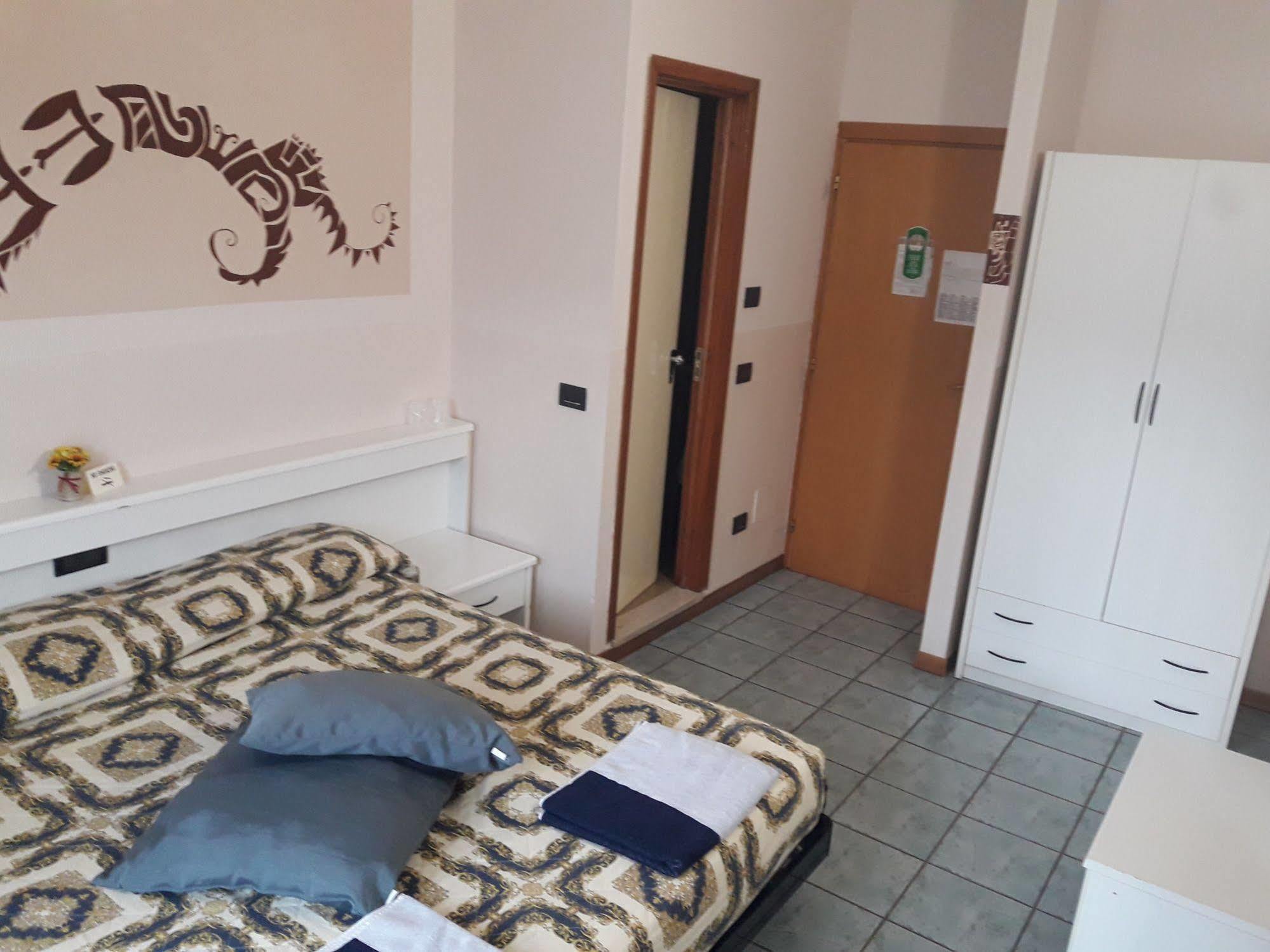 Hotel Stazione Паратіко Екстер'єр фото